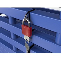 Castle for plastic containers