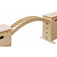 Curved ladder for vaulting boxes